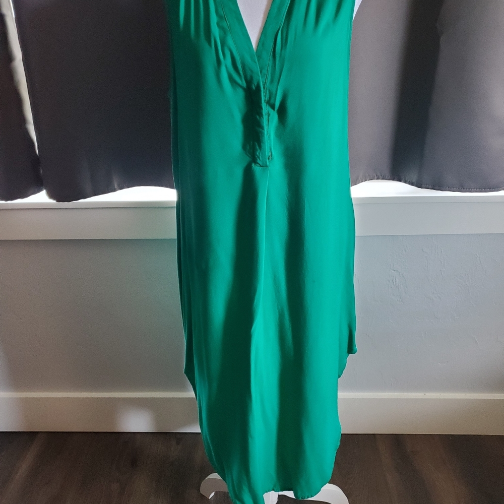 Cupio green sleeveless dress.